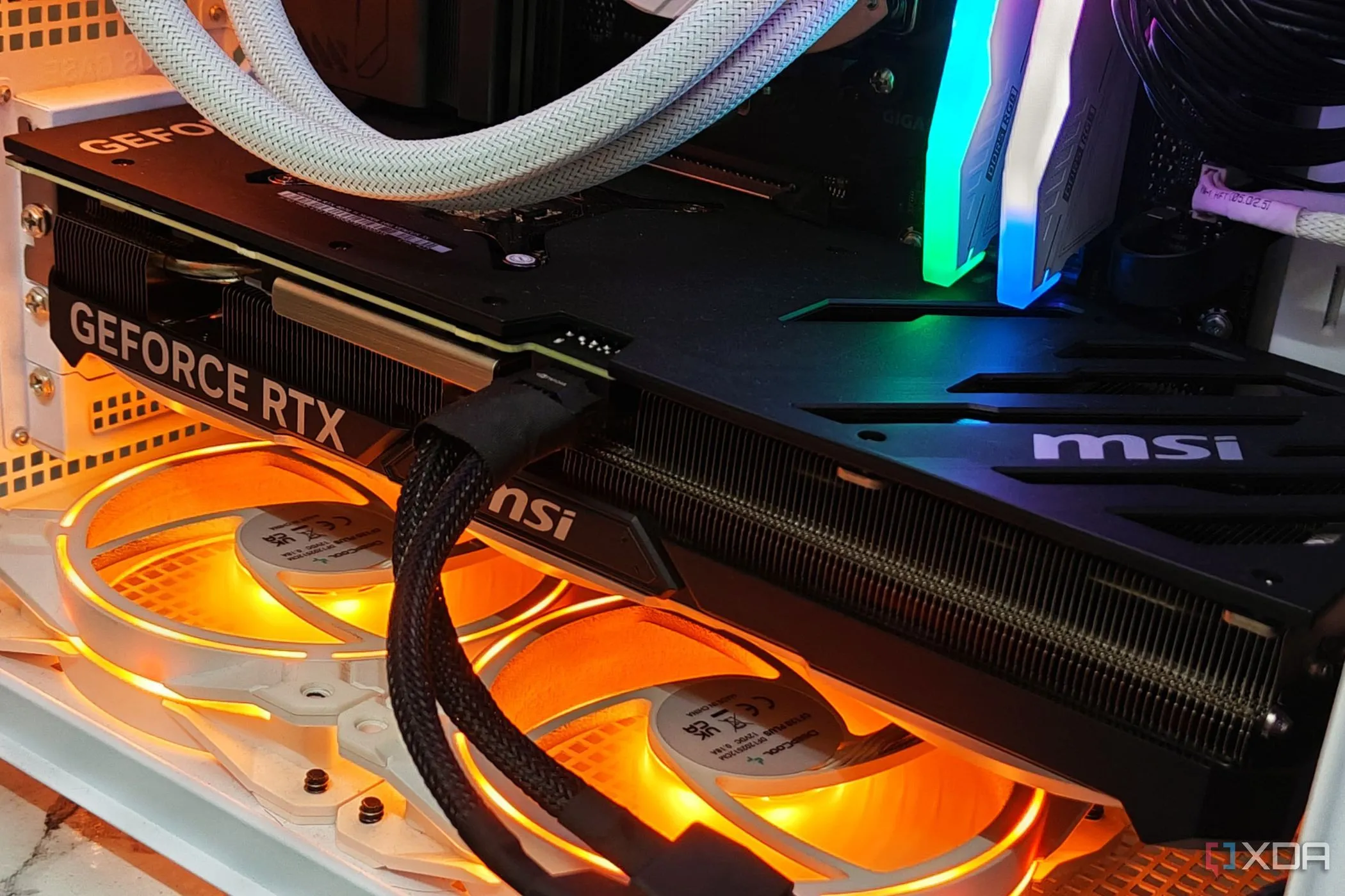 Card đồ họa MSI GeForce RTX 4070 Ti Super Ventus 3X lắp đặt trong thùng máy PC