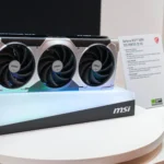 Card đồ họa MSI RTX 5090 trên bàn trưng bày tại CES 2025, minh họa cho dòng sản phẩm GPU của Nvidia.
