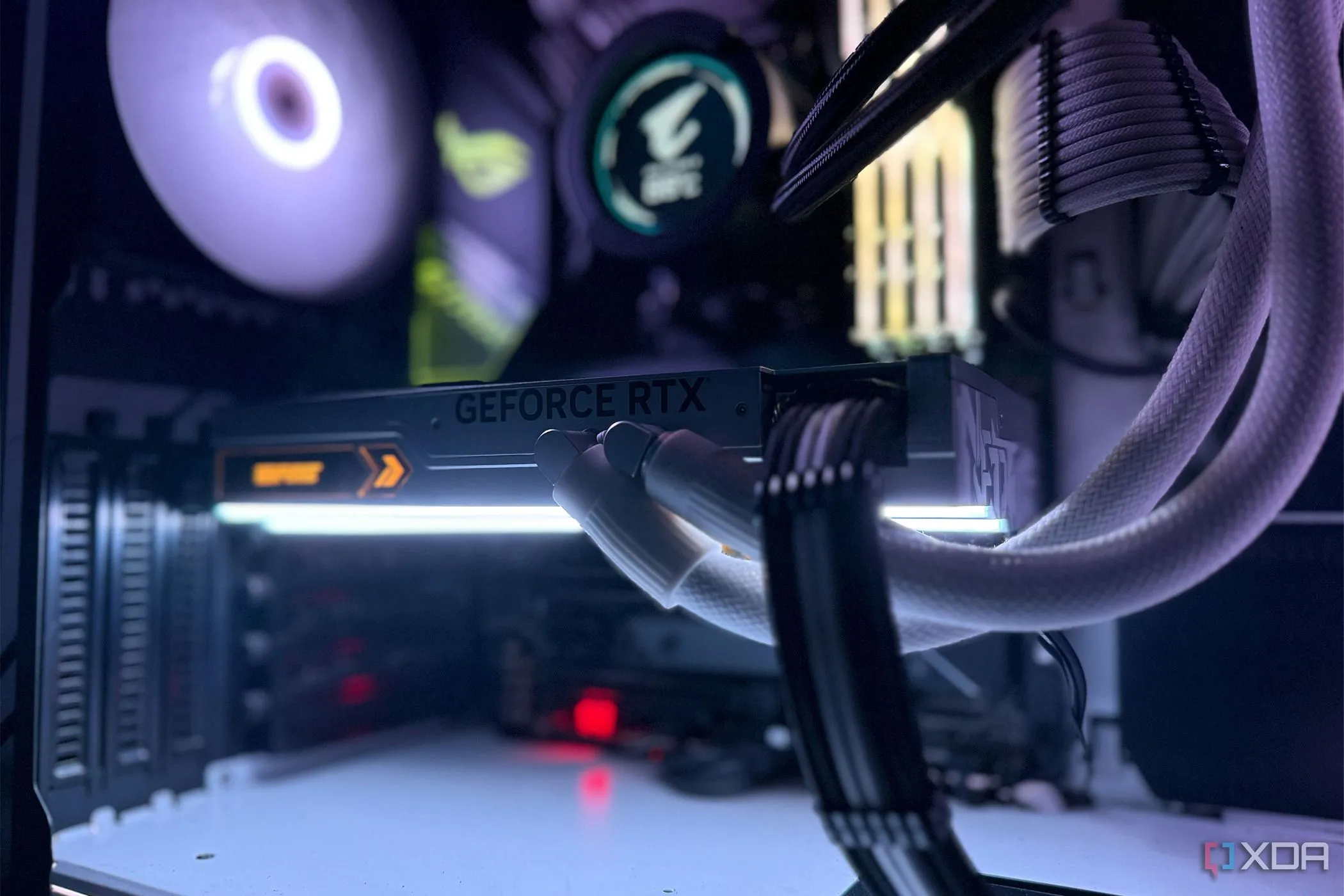 Card đồ họa NVIDIA GeForce RTX 4090 trong hệ thống PC gaming, hưởng lợi từ cải tiến DLSS.