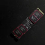Chân dung các chip NAND Flash trên SSD MSI Spatium M480, minh họa công nghệ bộ nhớ bền bỉ cho Gen 5 SSD.