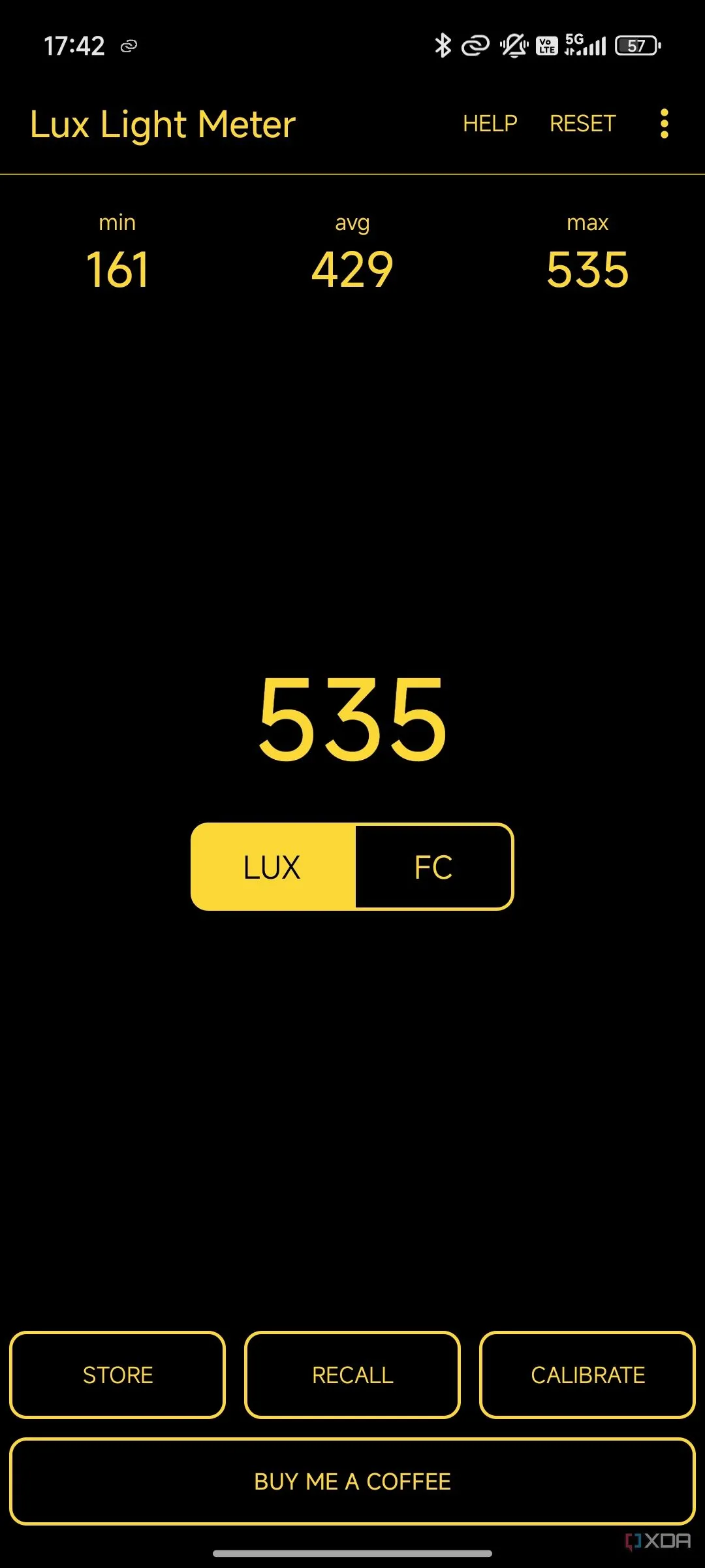 Giá trị độ sáng 535 lux đo được sau khi kích hoạt ứng dụng Brightintosh trên MacBook Pro