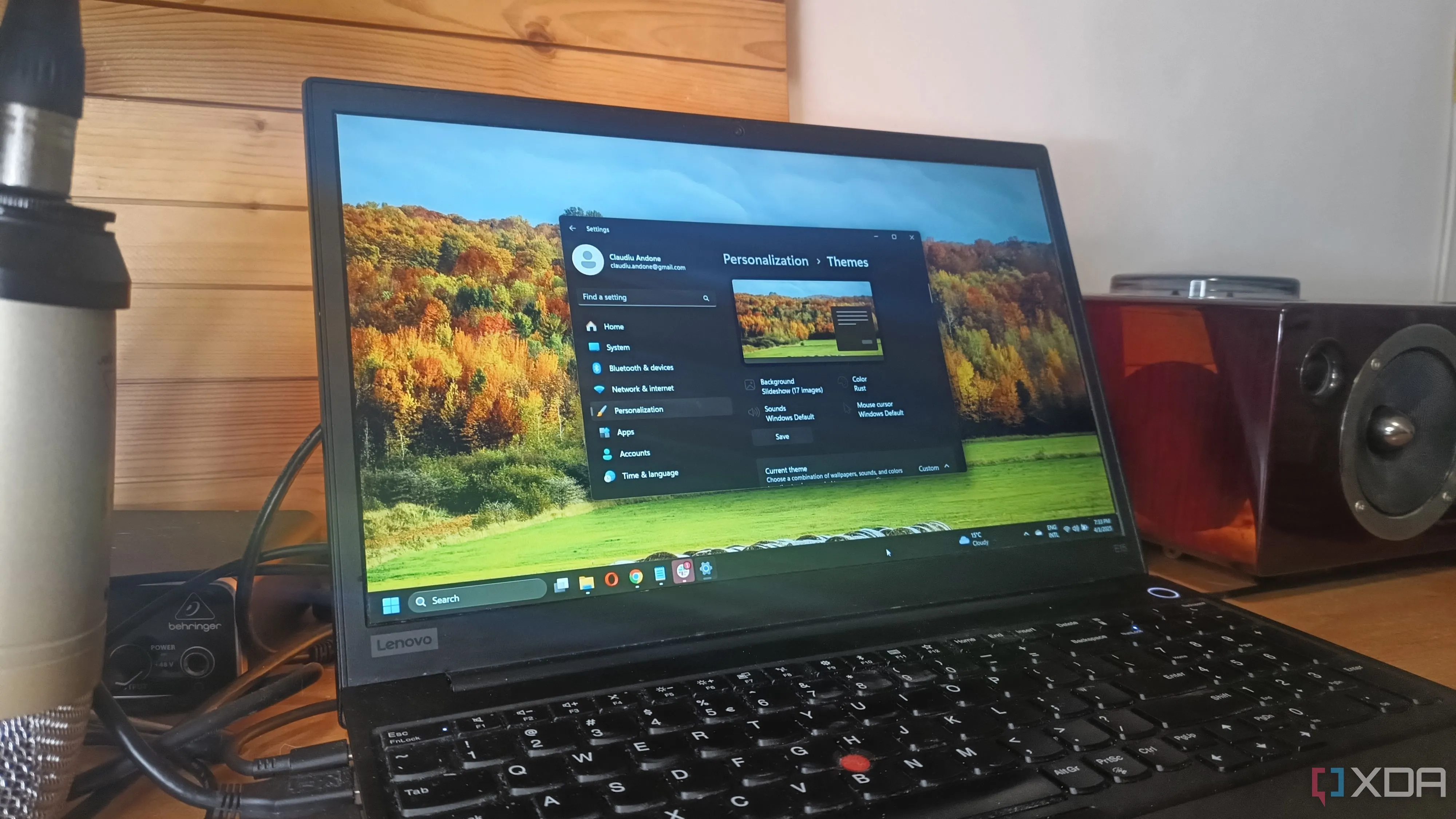 Giao diện cài đặt cá nhân hóa trên laptop chạy Windows 11, minh họa cho môi trường hệ điều hành sau các bản cập nhật