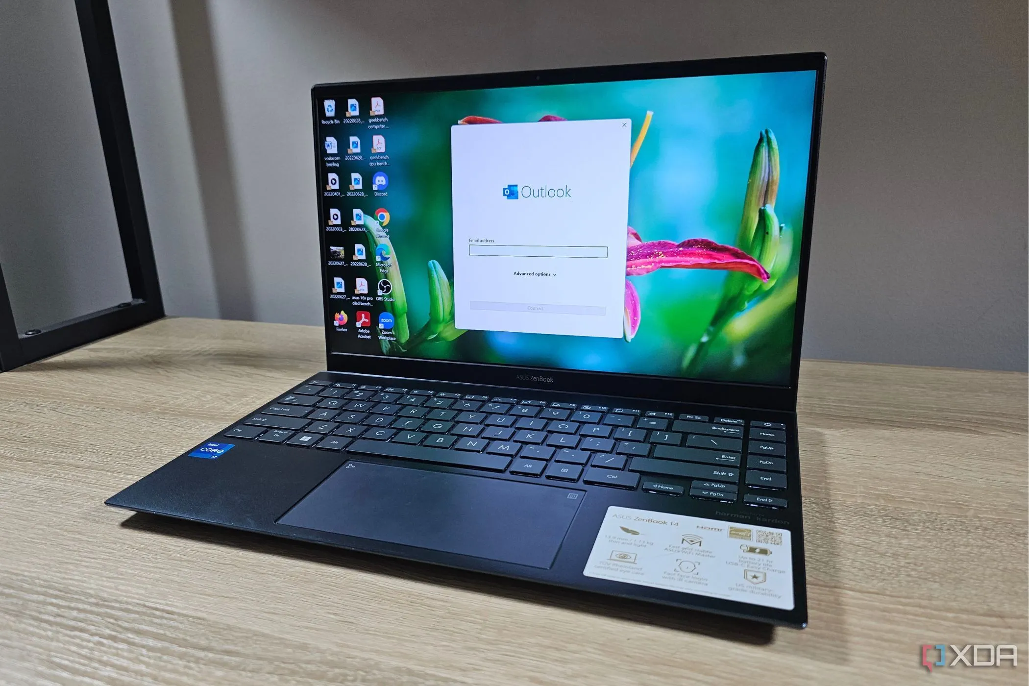 Giao diện đăng nhập ứng dụng Microsoft Outlook mới trên màn hình laptop