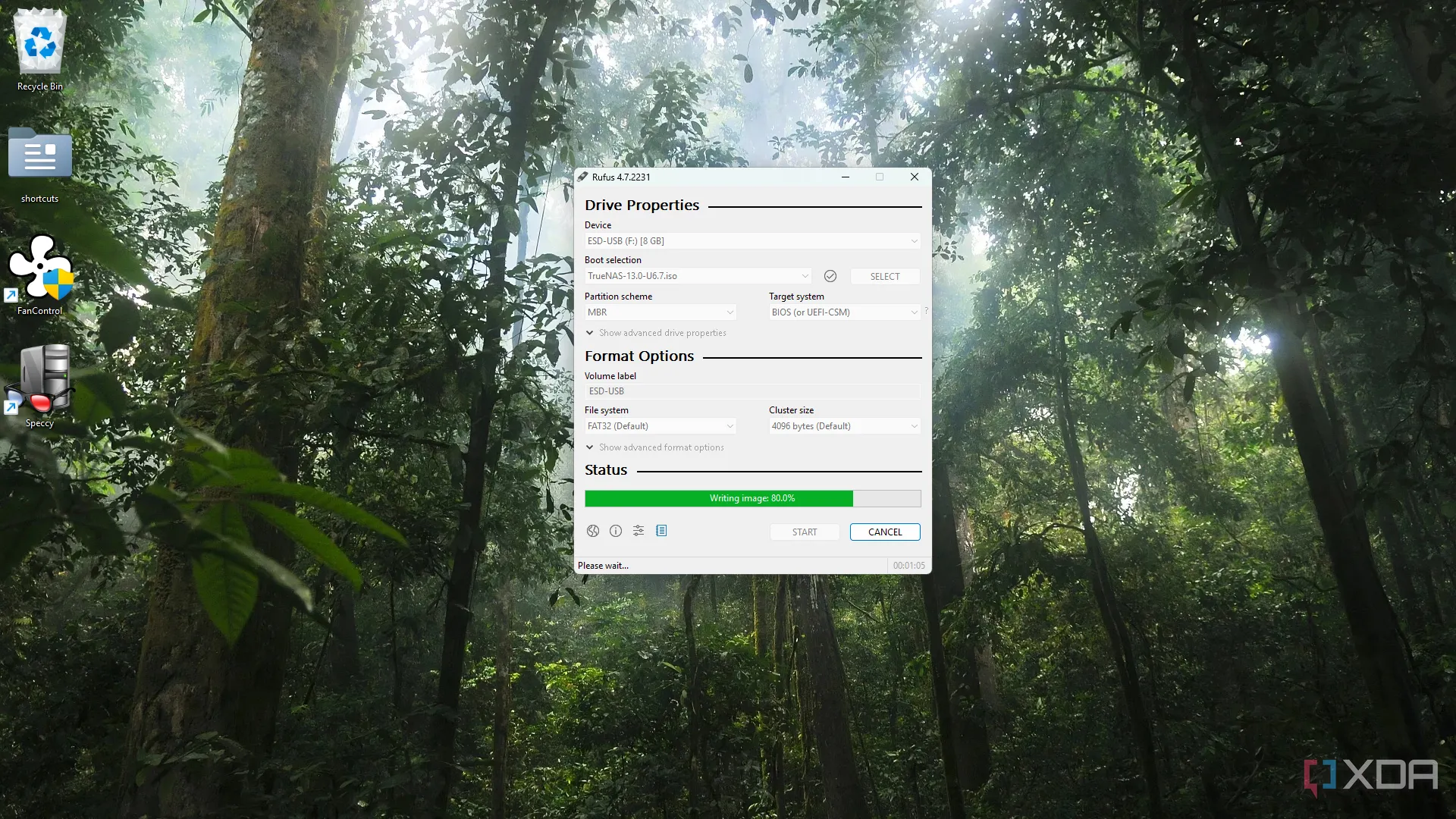 Giao diện Rufus đang tạo USB khởi động cho TrueNAS, minh họa việc sử dụng công cụ