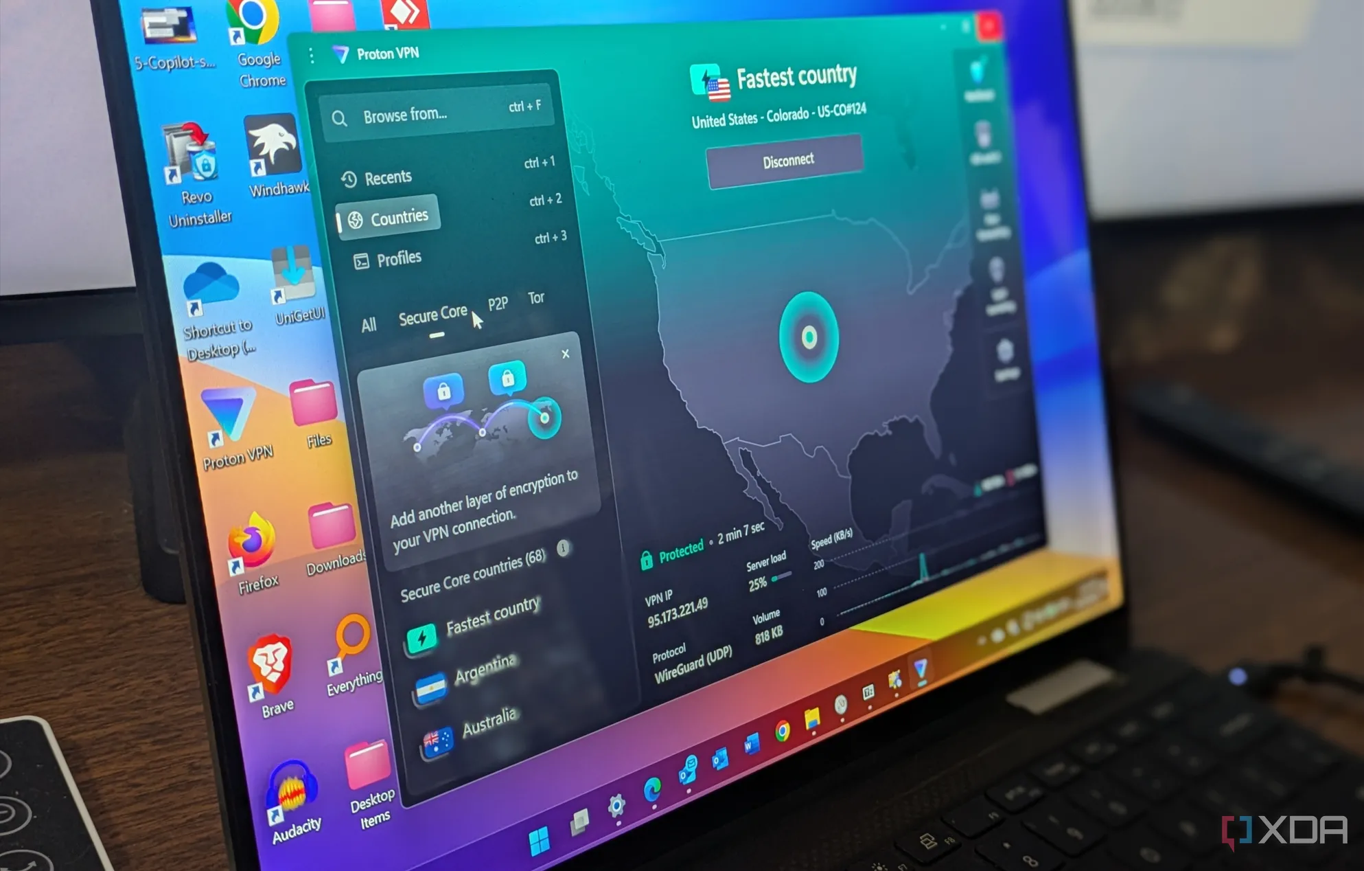 Giao diện ứng dụng Proton VPN đang hoạt động trên máy tính xách tay chạy Windows, thể hiện kết nối VPN an toàn
