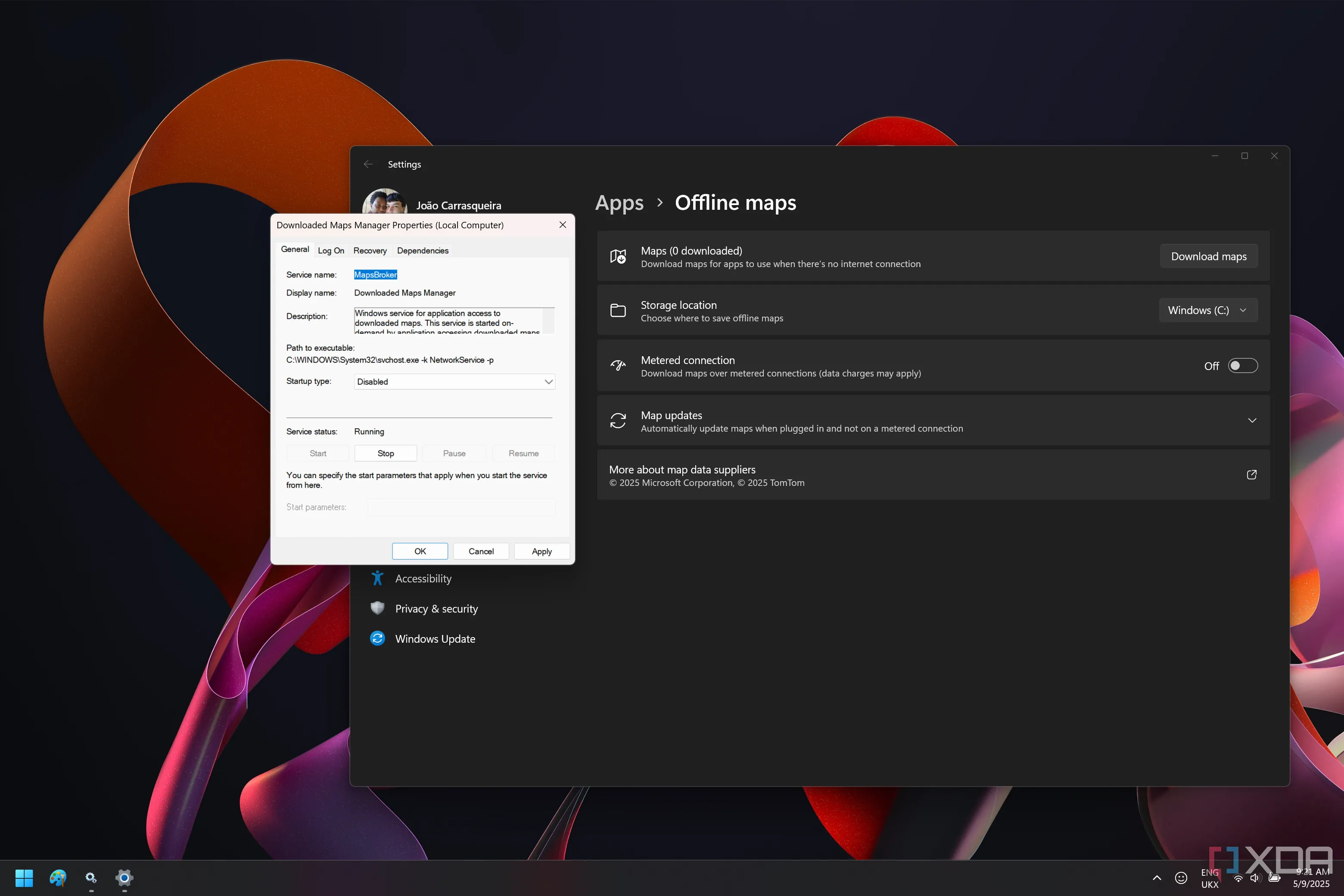 Giao diện Windows 11 cho thấy dịch vụ Trình quản lý Bản đồ đã tải xuống bị tắt và trang Bản đồ ngoại tuyến trong Cài đặt