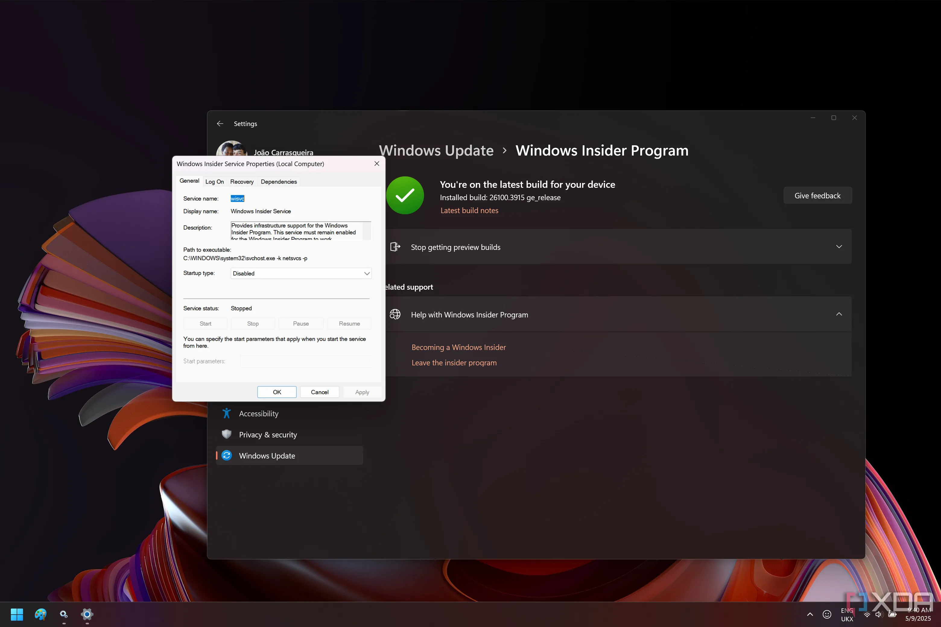 Giao diện Windows 11 hiển thị dịch vụ Windows Insider bị tắt và trang chương trình Windows Insider trong Cài đặt