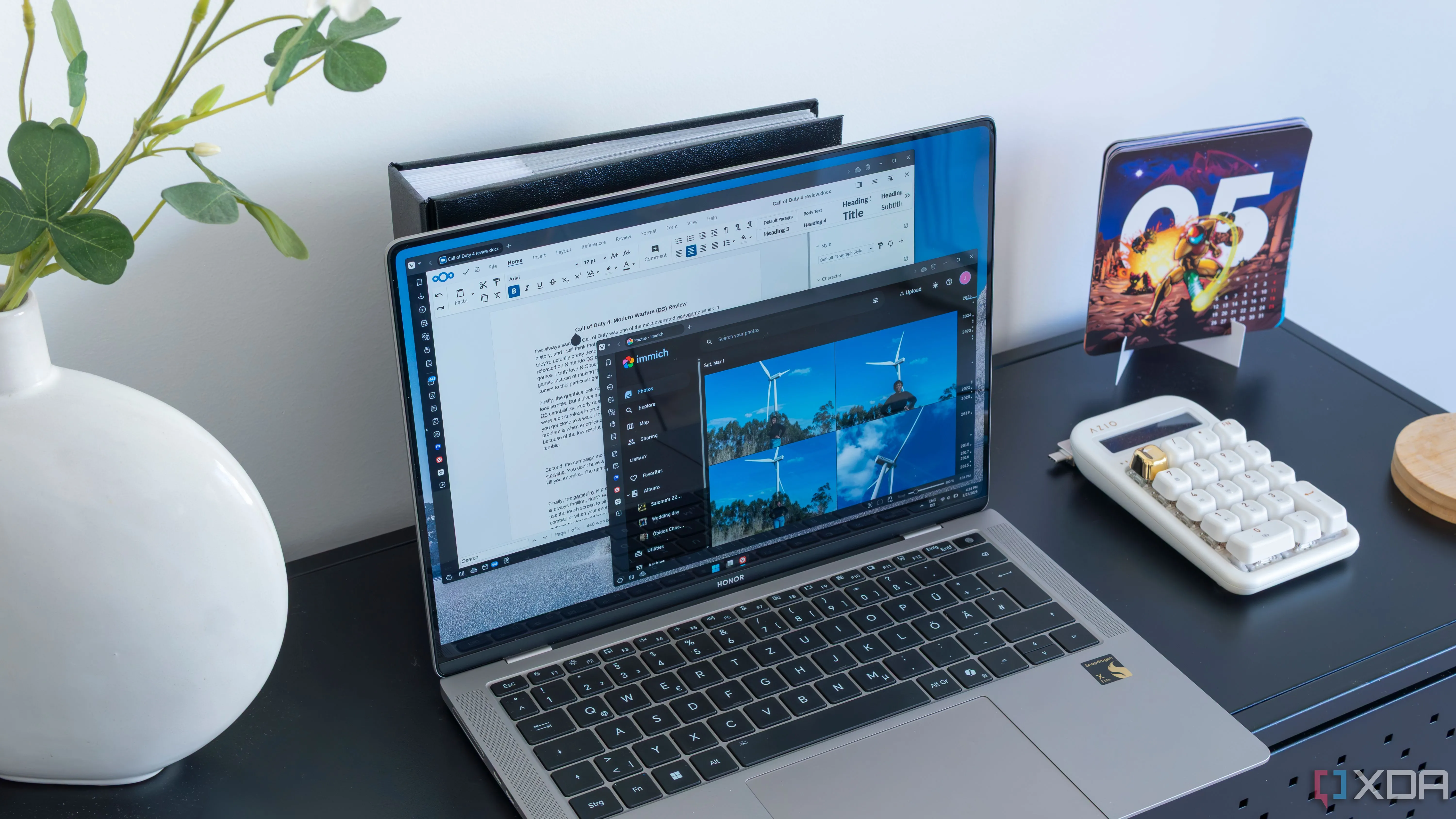 Giao diện Windows 11 trên laptop hiển thị ứng dụng web Immich và tài liệu Word trong Nextcloud Office, minh họa môi trường làm việc đa nhiệm mà CorePC hướng tới tối ưu.
