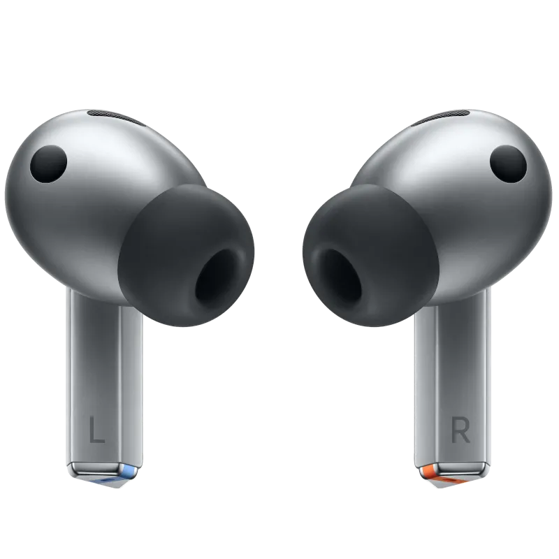 Hình ảnh cận cảnh tai nghe Samsung Galaxy Buds 3 Pro màu đen cùng hộp sạc, thể hiện thiết kế sang trọng và hiện đại