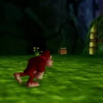 Hình ảnh Donkey Kong đang truy tìm chuối vàng trong tựa game kinh điển Donkey Kong 64 trên Nintendo 64.