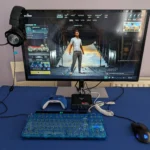 Hình ảnh một Mini PC Intel N100 đang hiển thị game PUBG, minh họa rằng thiết bị không phù hợp cho các tác vụ chơi game đồ họa nặng.