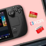 Hình ảnh thiết bị chơi game Steam Deck cùng các thẻ nhớ microSD, gợi liên tưởng đến việc quản lý và mở rộng thư viện game trên nền tảng Steam.
