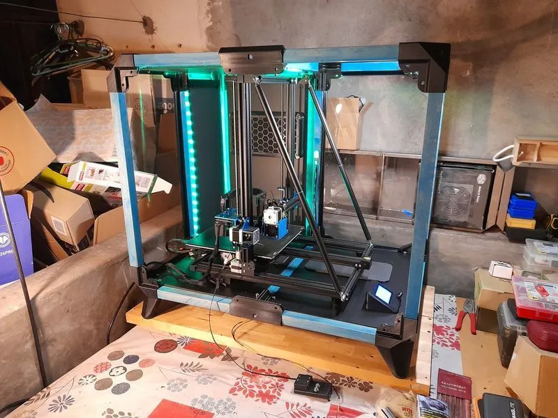 Hộp bảo vệ máy in 3D dạng mô-đun được in 3D, minh họa vật phẩm hữu ích có thể tạo ra.