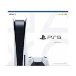 Hộp máy PlayStation 5 trên kệ, biểu tượng cho sự khan hiếm và thay đổi giá trên thị trường toàn cầu