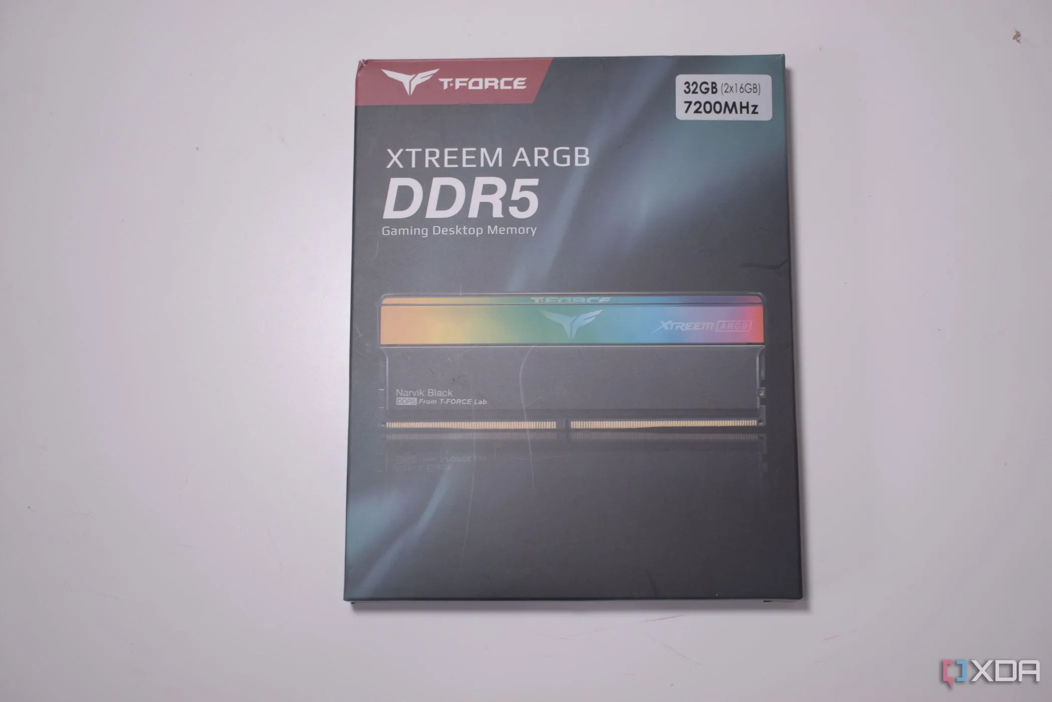 Hộp RAM TeamGroup T-FORCE XTREE ARGB DDR5 32GB, minh họa cho tầm quan trọng của dung lượng RAM đối với hiệu suất chơi game hiện đại.