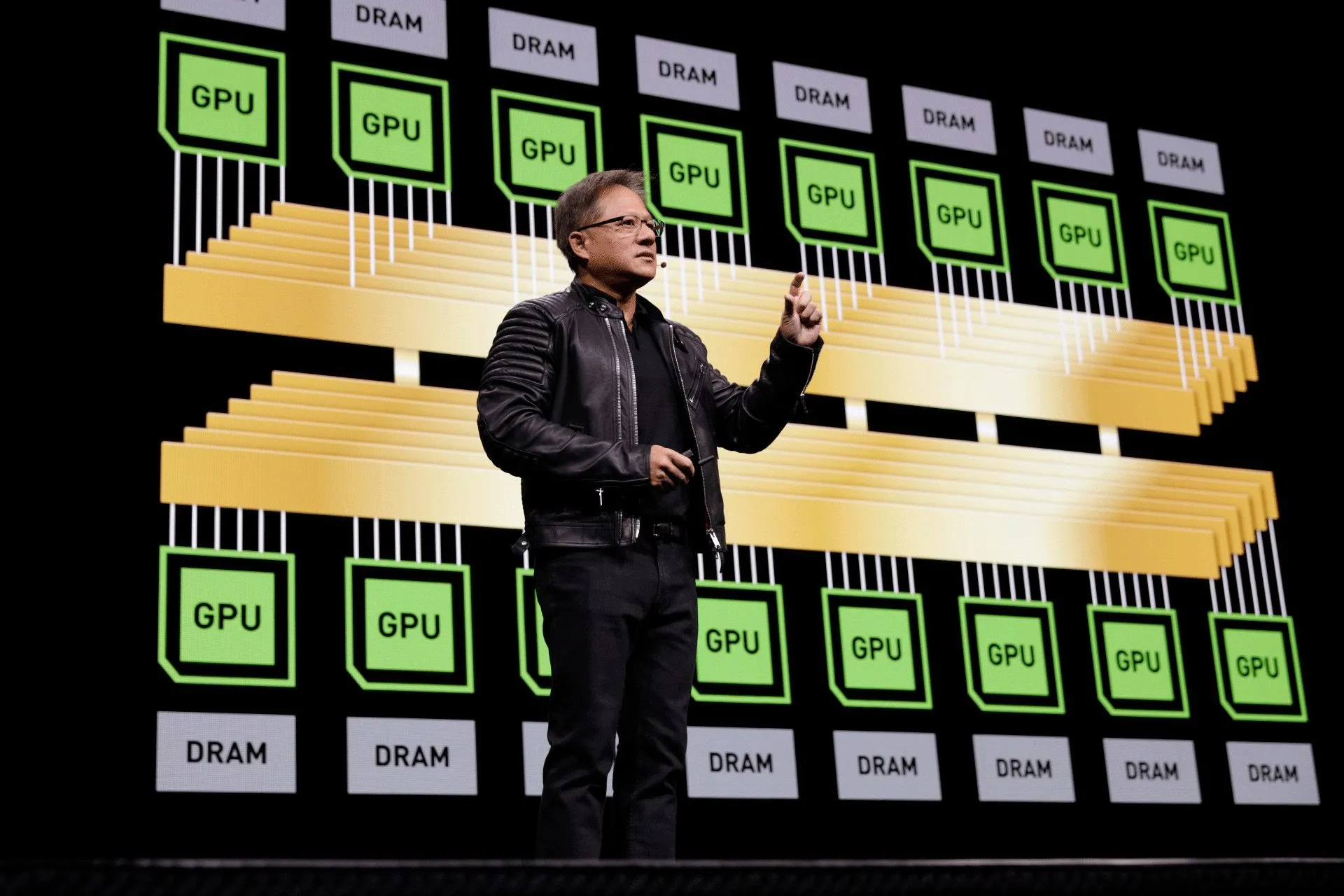 Jensen Huang, CEO Nvidia, trình bày tại hội nghị GTC, trong bối cảnh các chương trình đối tác gây tranh cãi của công ty.