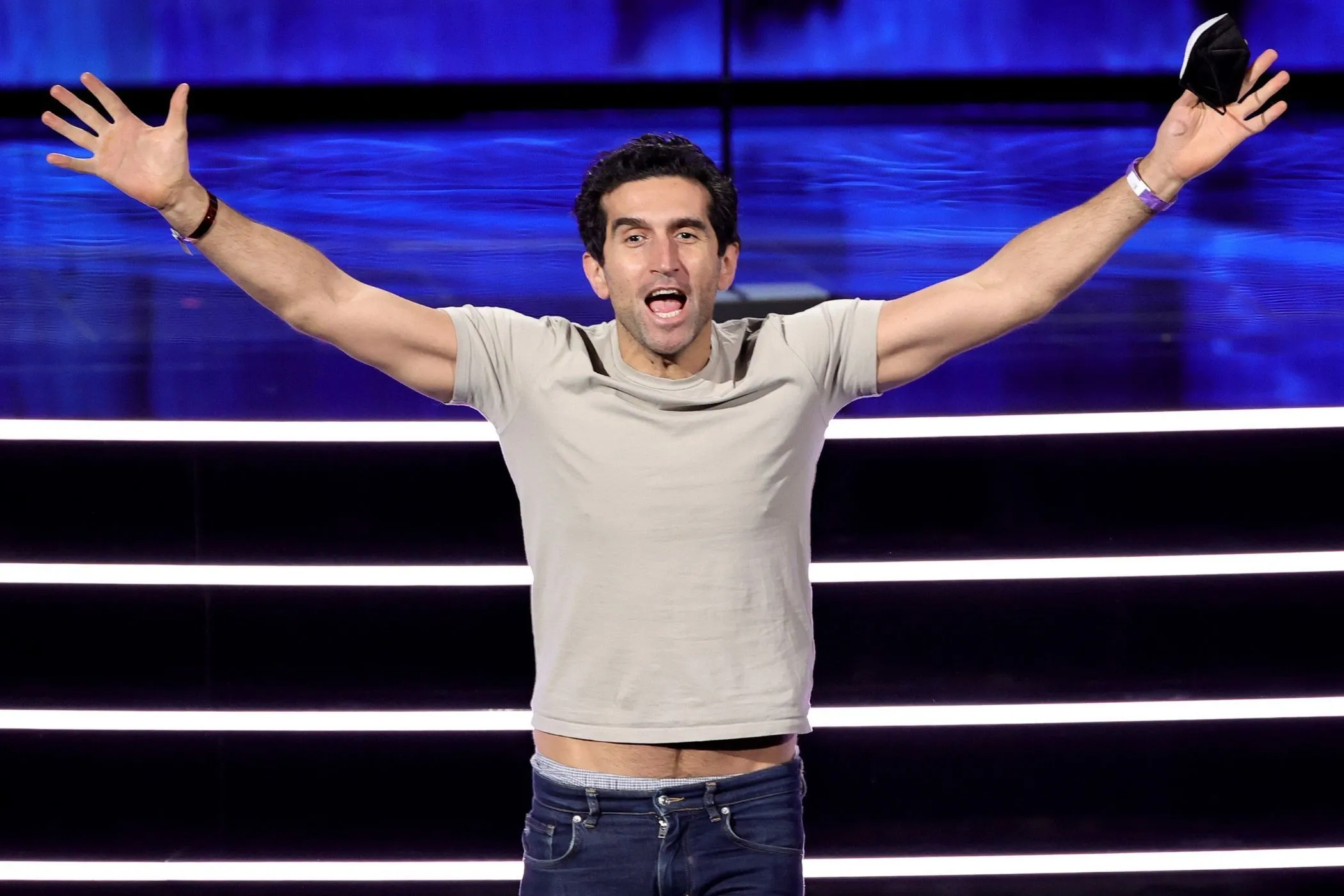 Josef Fares, người sáng lập Hazelight Studios, ăn mừng chiến thắng tại lễ trao giải The Game Awards