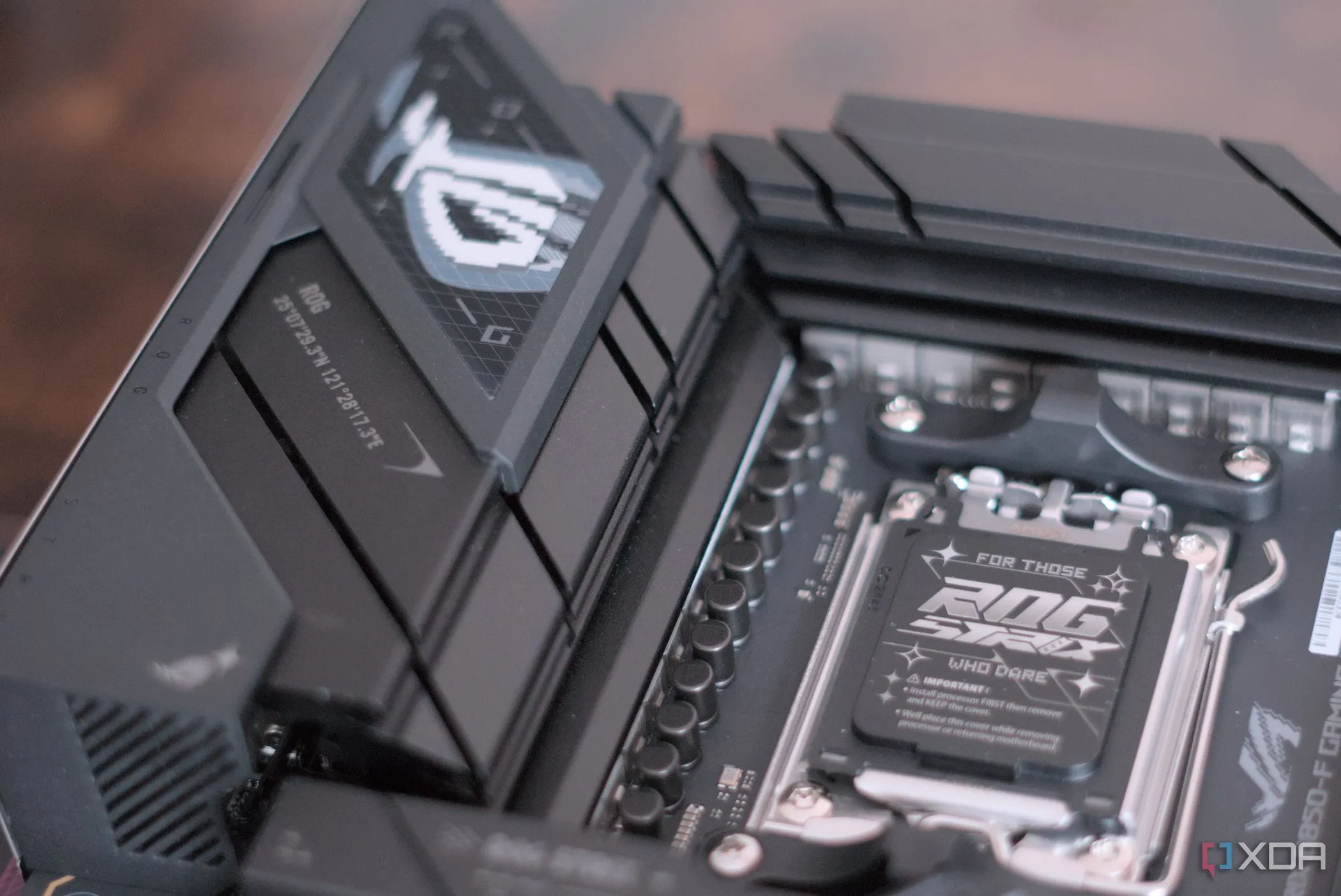 Khu vực cấp nguồn CPU trên bo mạch chủ Asus ROG Strix B850-F Gaming WiFi với dàn VRM mạnh mẽ cho ép xung