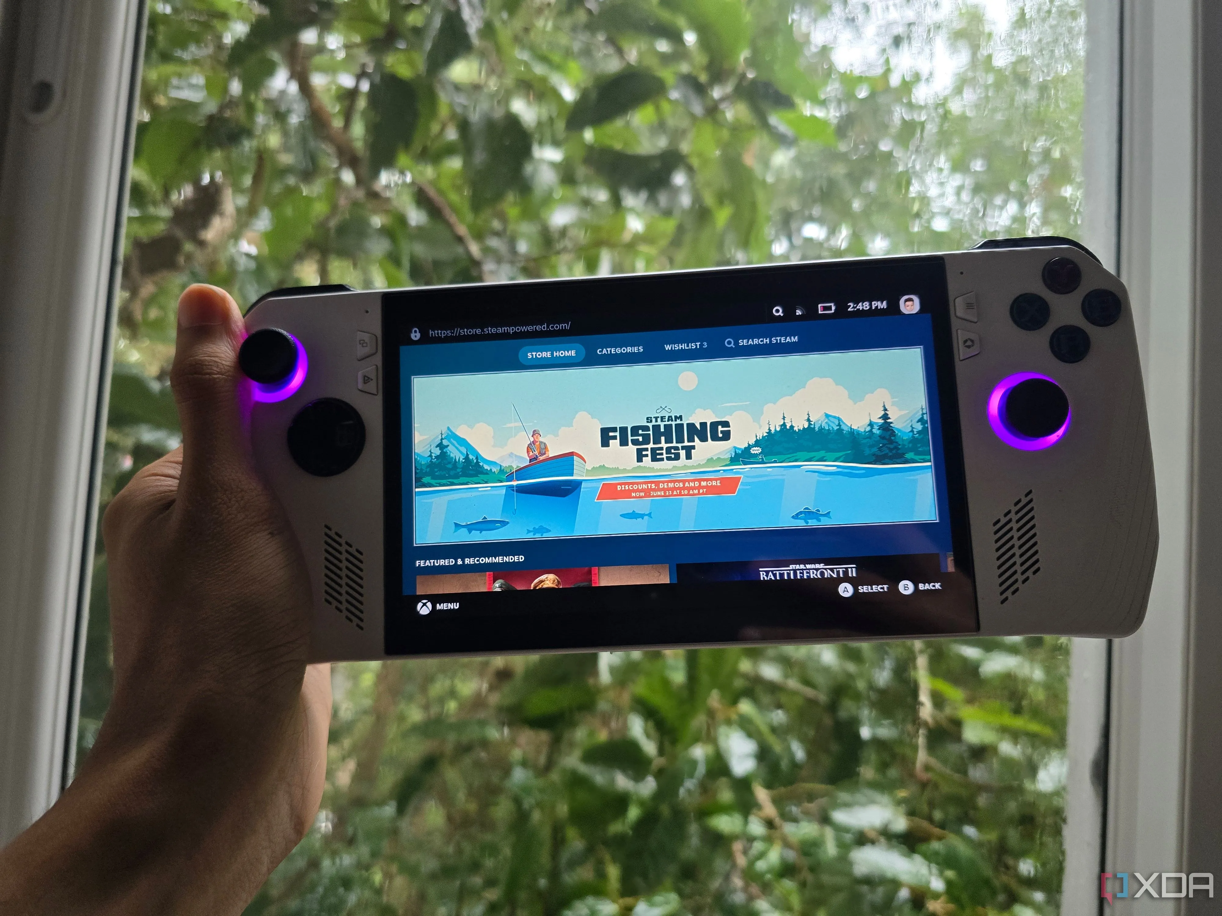 Màn hình Asus ROG Ally hiển thị giao diện SteamOS, minh họa khả năng linh hoạt chạy nhiều hệ điều hành.