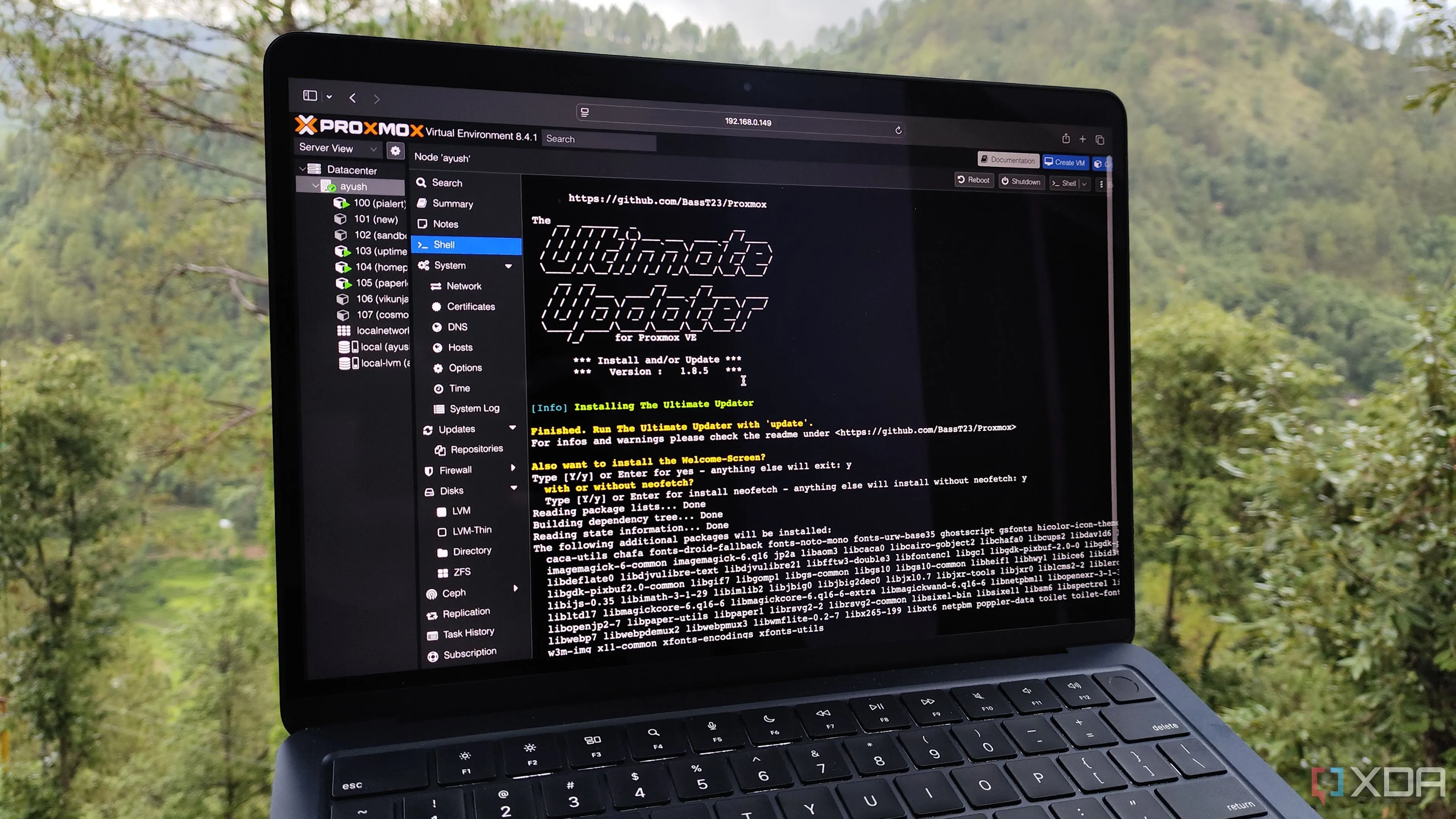 Màn hình cài đặt yêu cầu xác nhận để đồng ý cài đặt gói Ultimate Updater trên Proxmox.