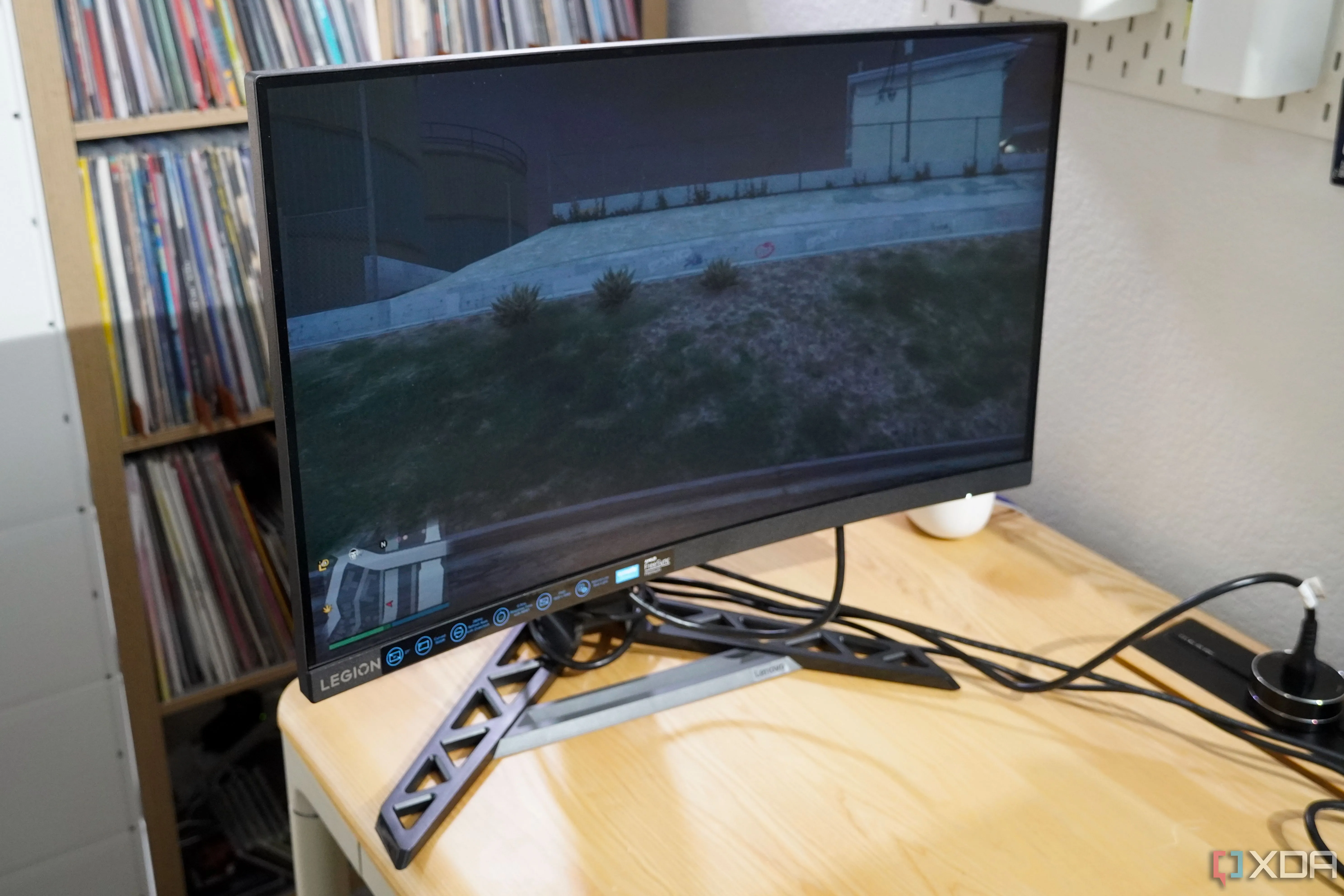 Màn hình cong Lenovo Legion tần số quét cao, tối ưu hóa trải nghiệm chơi game FPS.