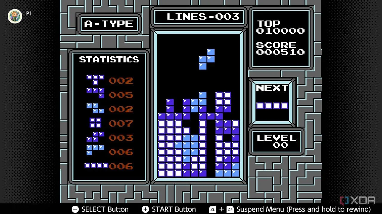 Màn hình game Tetris cho NES trên dịch vụ Nintendo Switch Online, hiển thị các khối đang rơi.