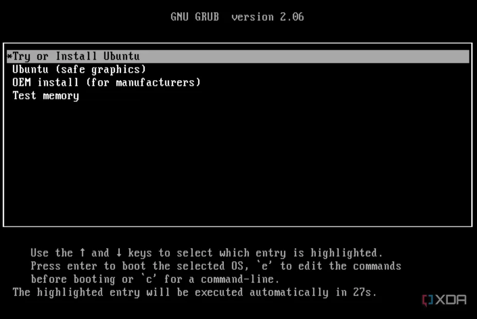 Màn hình GNU GRUB với tùy chọn thử hoặc cài đặt Ubuntu