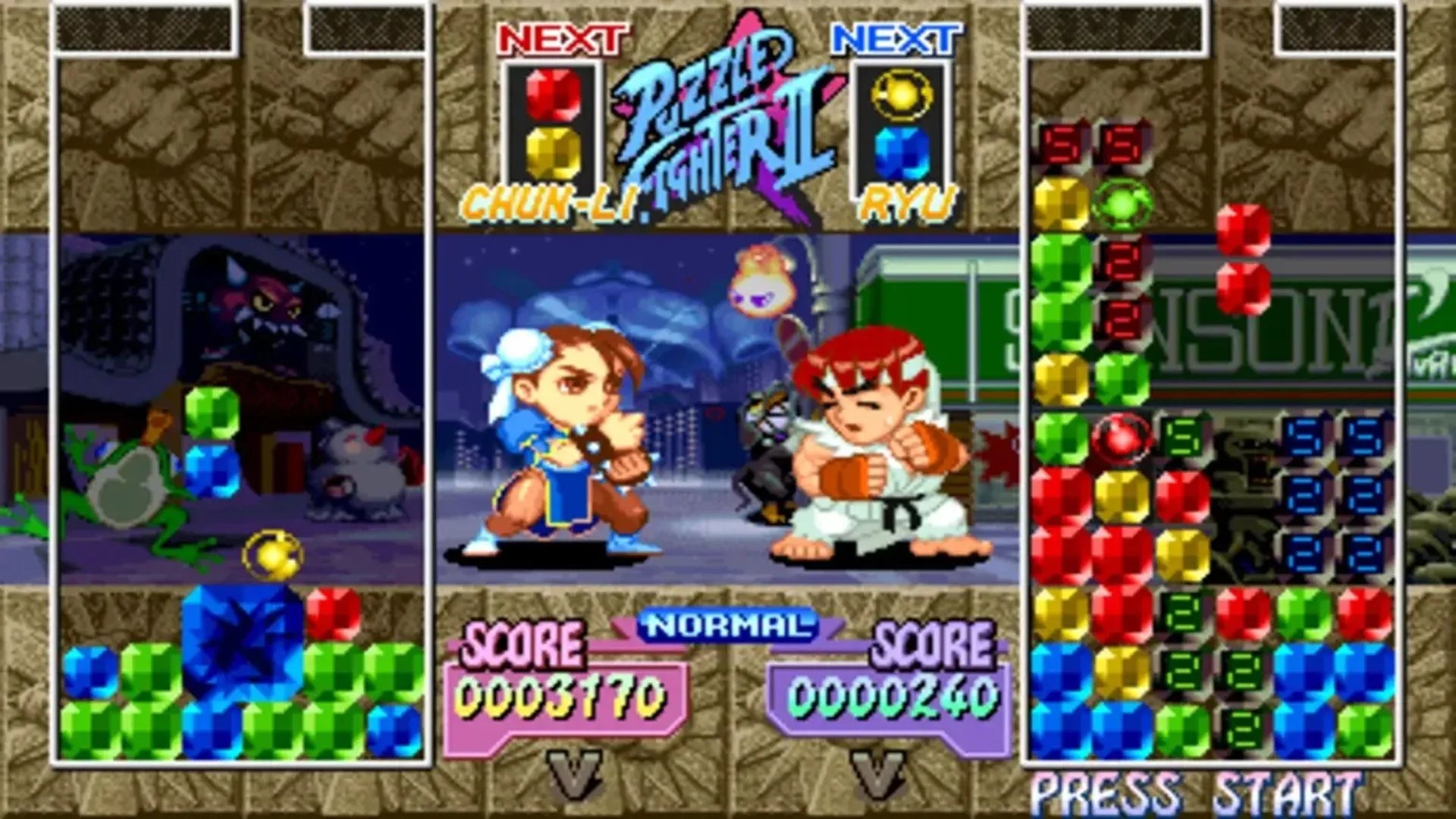 Màn hình trò chơi Super Puzzle Fighter II Turbo với các nhân vật Chun-Li và Ryu tham gia cuộc chiến giải đố khối màu.