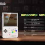 Mặt dưới của máy chơi game cầm tay Retroid Pocket Classic, thể hiện chi tiết thiết kế và cổng kết nối liên quan đến các vấn đề vận chuyển màu sắc.