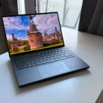 Máy tính xách tay ASUS Zenbook Duo thể hiện thiết kế màn hình kép, minh họa sự đa dạng mà kiến trúc CorePC có thể hỗ trợ.