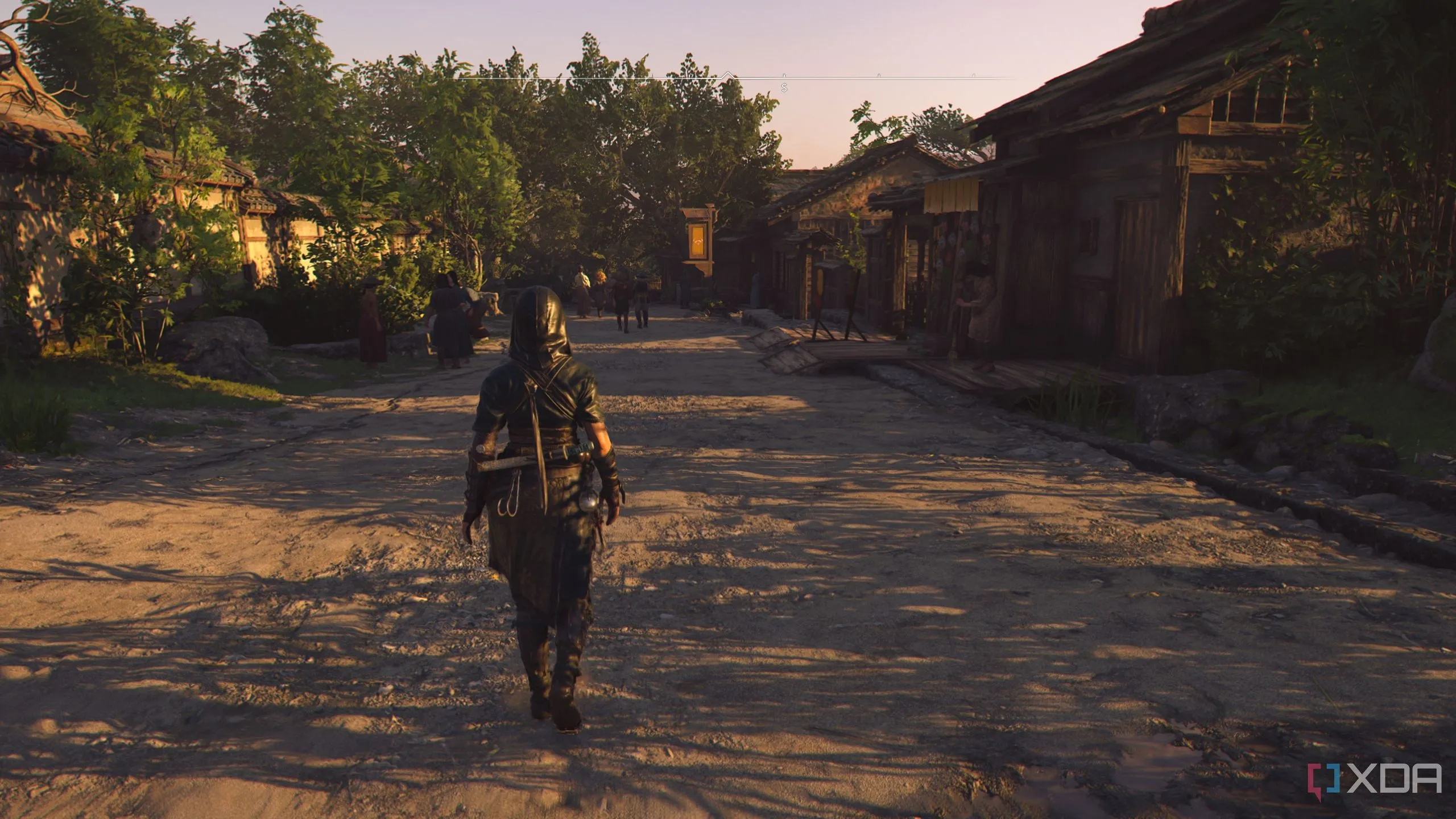 Naoe trong trang phục ướt đẫm dưới hiệu ứng ánh sáng và thời tiết chân thực của Assassin's Creed Shadows.