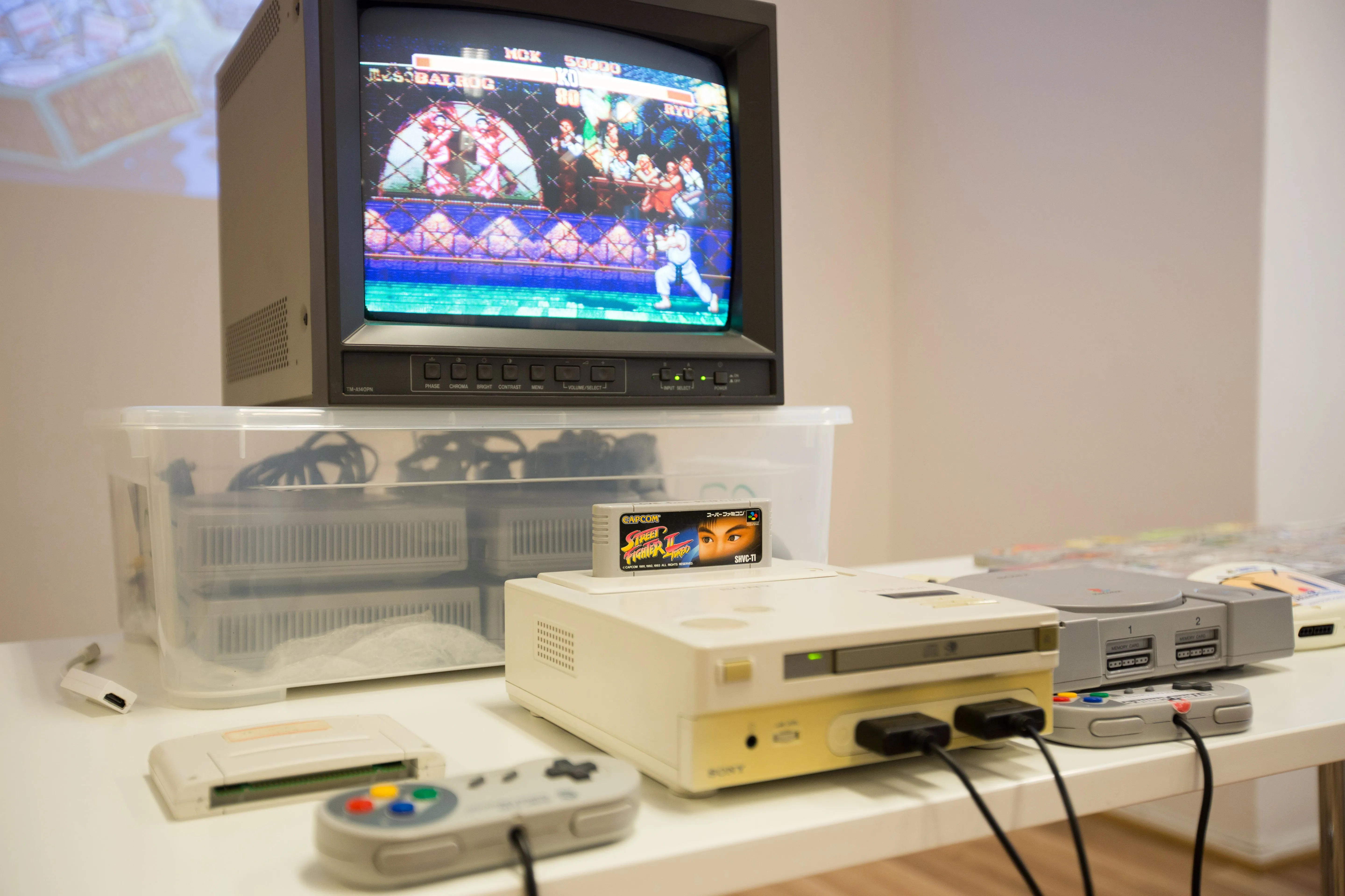 Nguyên mẫu máy chơi game Nintendo PlayStation với ổ đĩa CD và khe băng SNES