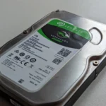Ổ cứng HDD Seagate 1TB, minh họa cho lựa chọn sai lầm về lưu trữ sơ cấp trong build PC.