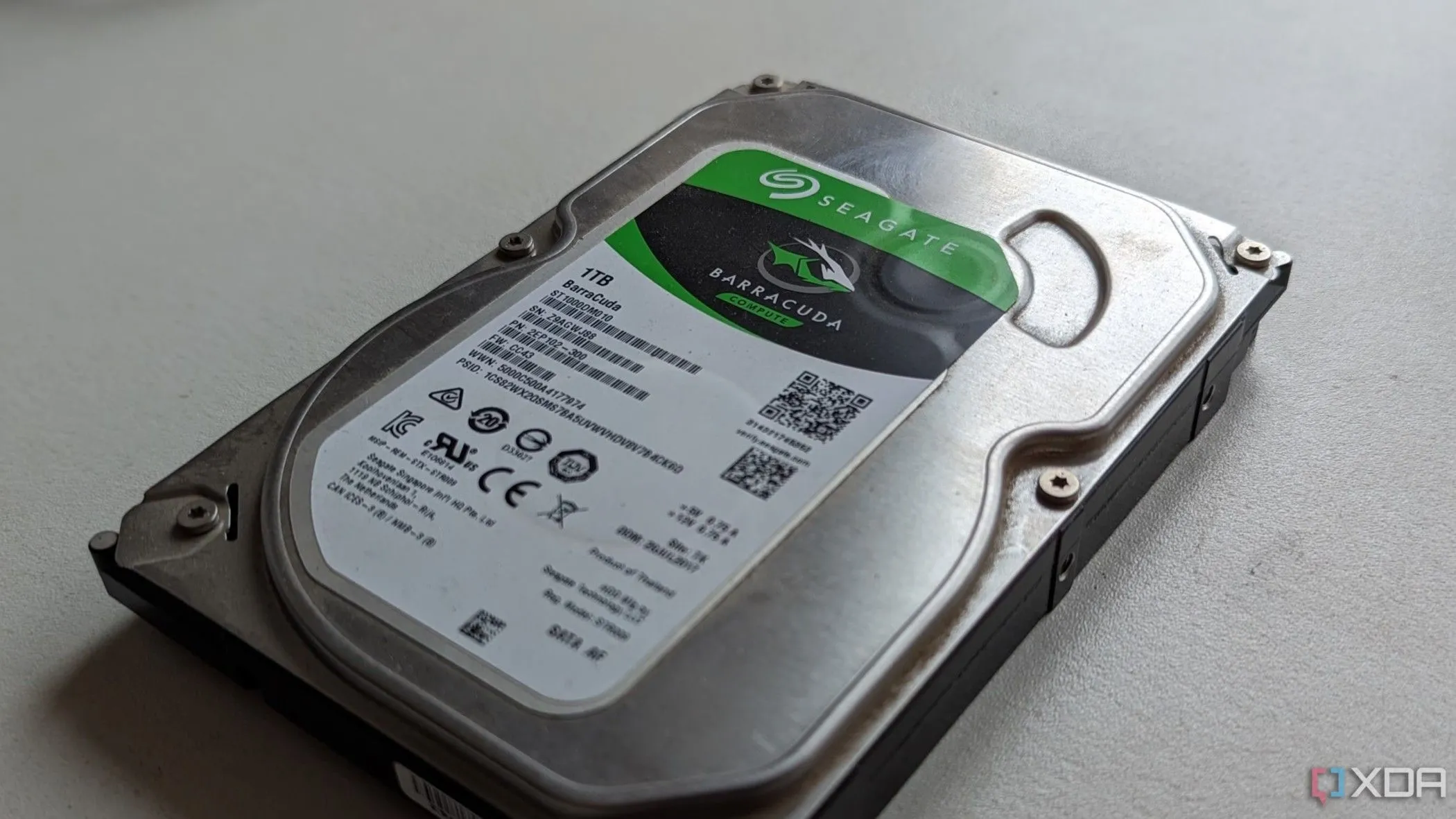 Ổ cứng HDD Seagate 1TB, minh họa cho lựa chọn sai lầm về lưu trữ sơ cấp trong build PC.