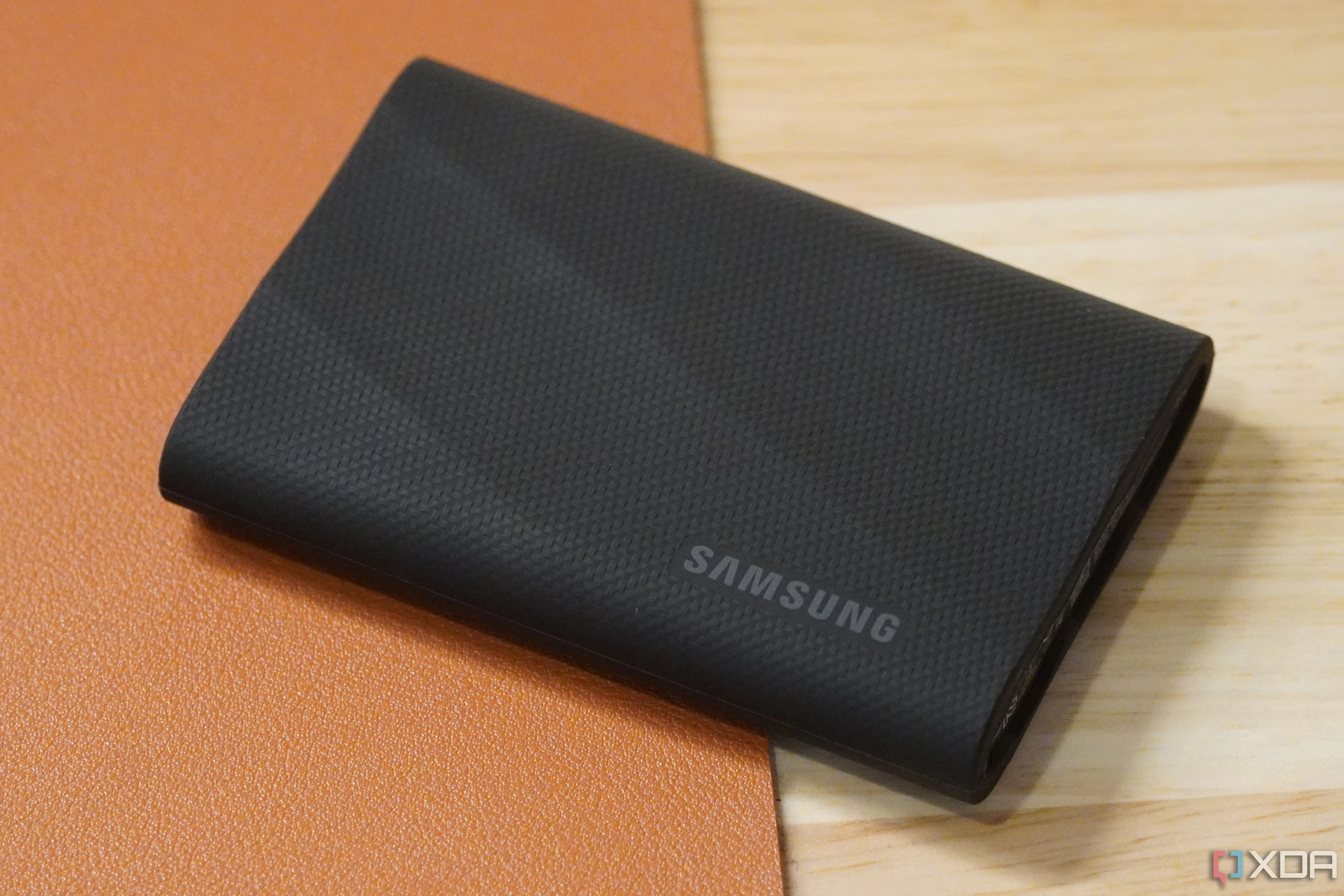 Ổ cứng SSD di động Samsung T9, biểu tượng cho sự phân tán dữ liệu trước đây