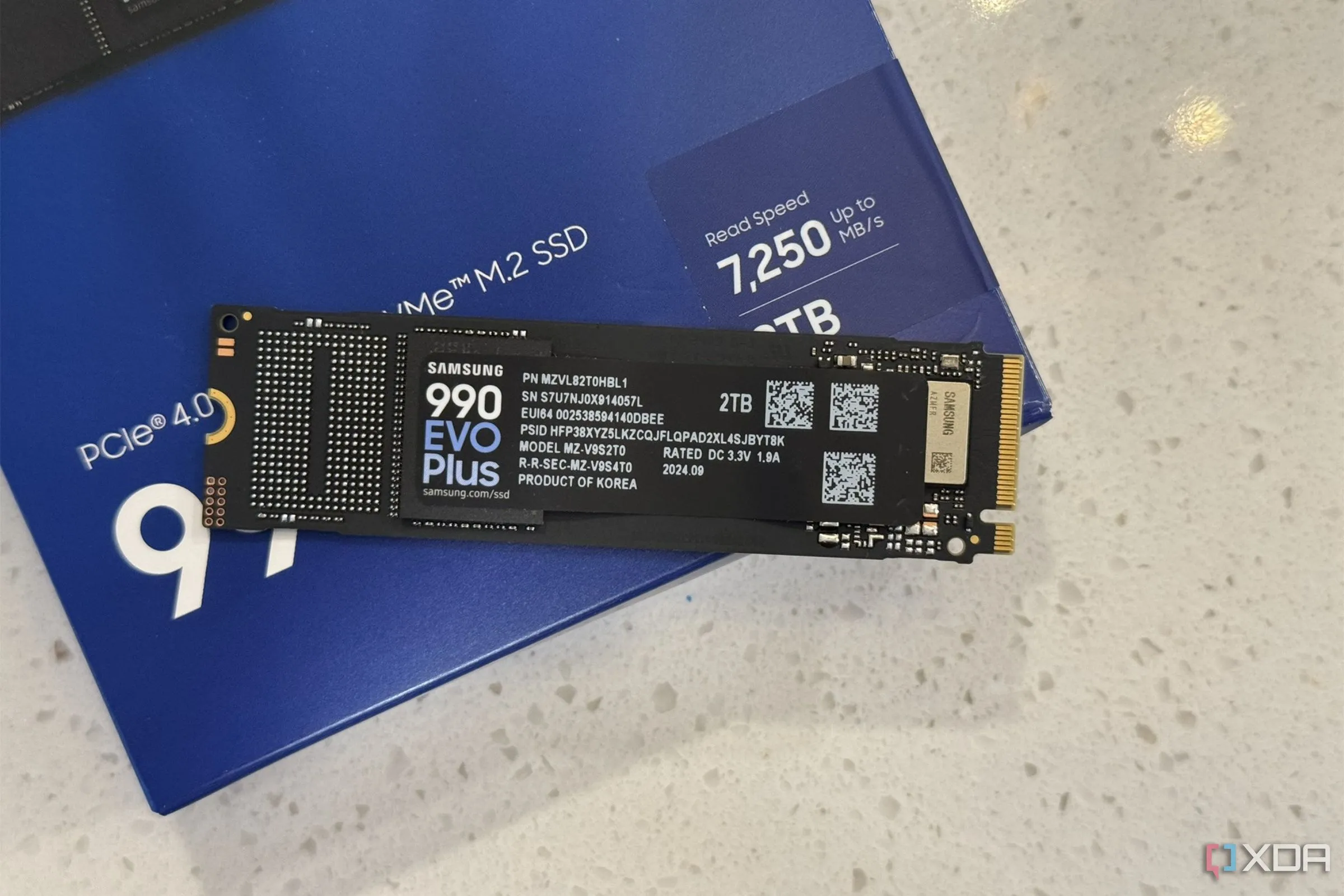Ổ cứng SSD NVMe Samsung 990 EVO Plus trên hộp, đại diện cho giải pháp lưu trữ hiệu suất cao cho game.