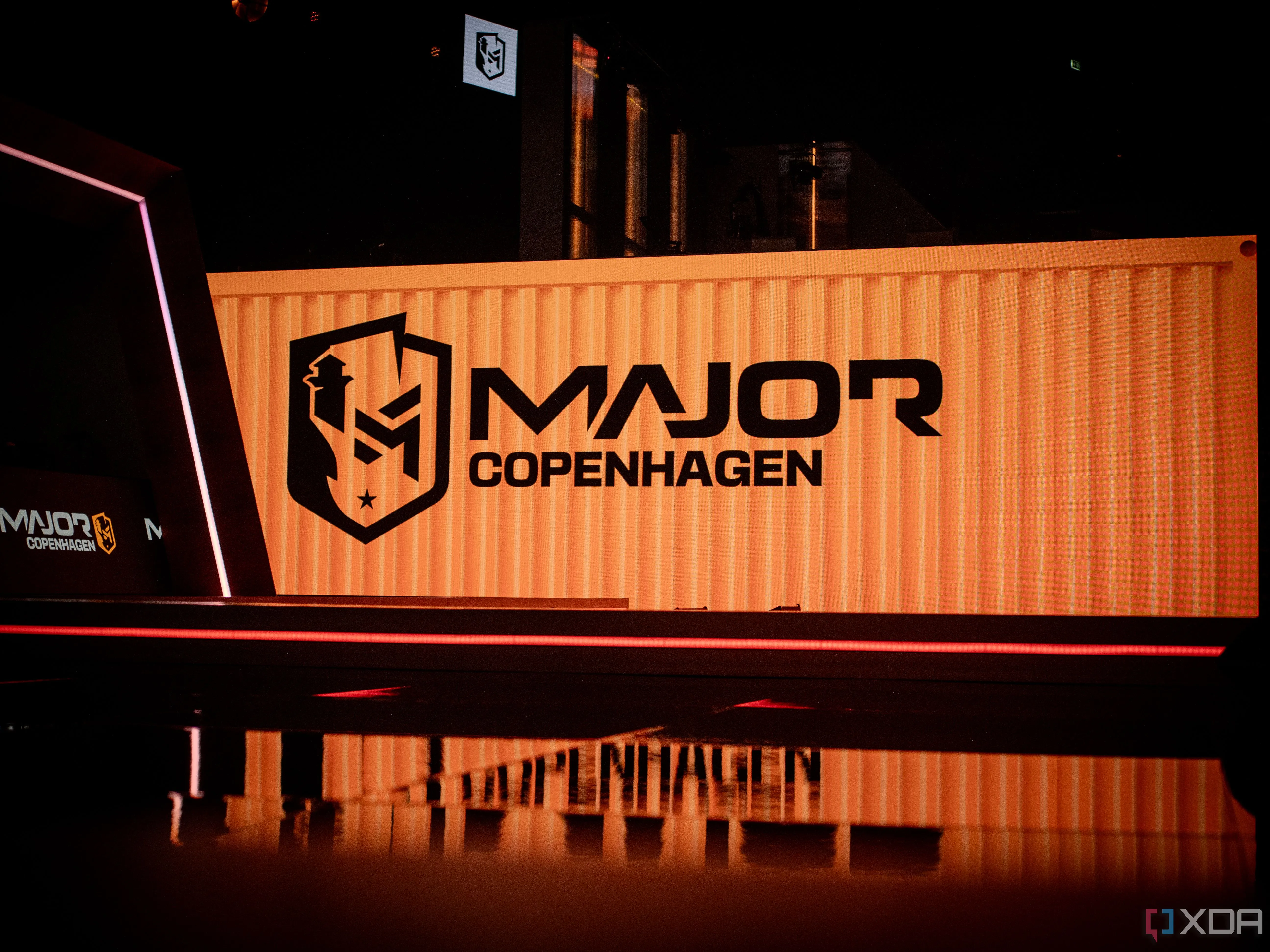 Sân khấu lớn tại giải đấu PGL Copenhagen Major của Counter-Strike, minh chứng cho sự phát triển vượt bậc của eSports này từ những ngày đầu.