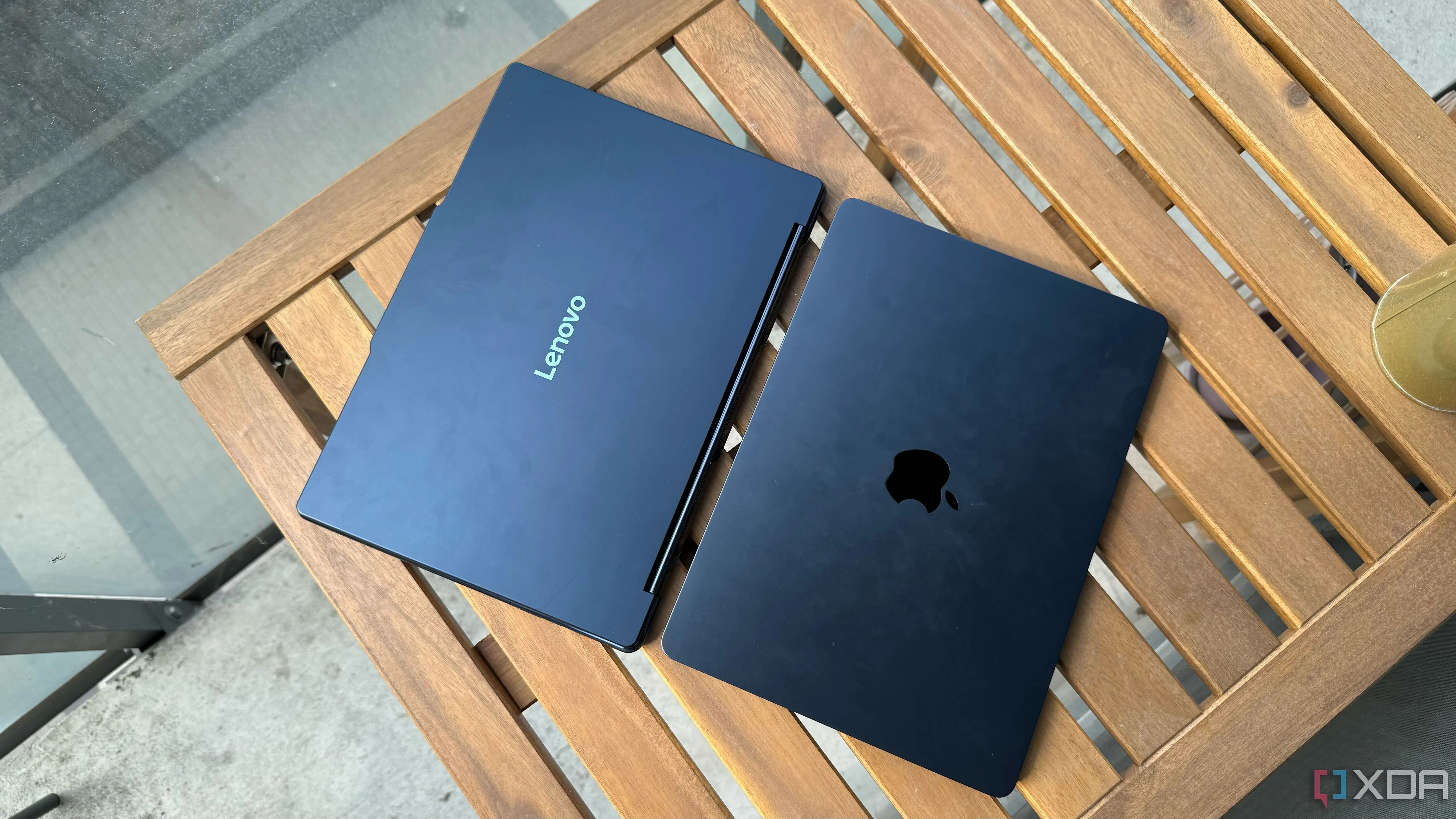 So sánh kích thước Lenovo Yoga 9i (2025) và MacBook Air M2