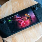 Steam Deck OLED đang chạy dịch vụ GeForce Now, minh họa khả năng chơi game và kết nối mạng linh hoạt
