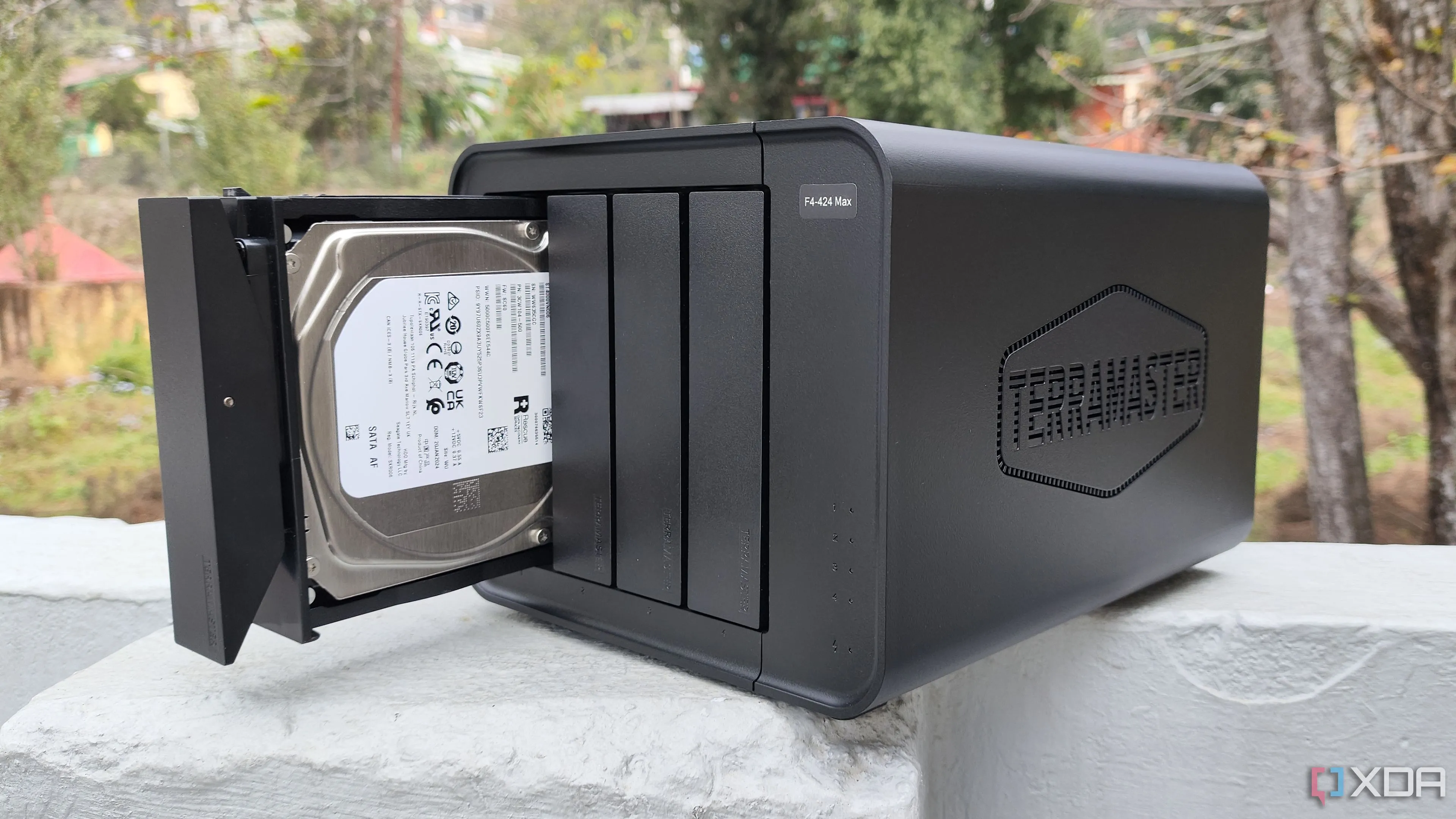 Thiết bị NAS TerraMaster F4-424 Max, biểu tượng của giải pháp sao lưu tự động và quản lý dữ liệu hiệu quả.