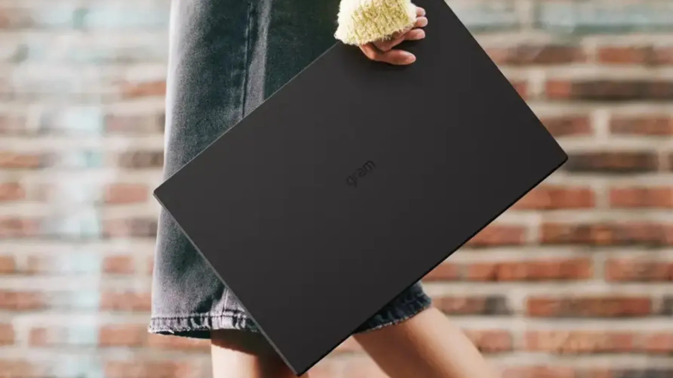 Thiết kế mỏng nhẹ của laptop LG Gram 17